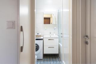 Lea and Maks's City Apartment URBAN STAY - 7