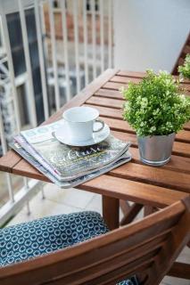 Lea and Maks's City Apartment URBAN STAY - 1