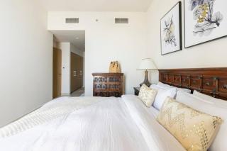 Luxury Harbour Gate 3 Bedroom Apt - Dubai - 2