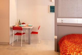 Red cosy studio in Athens center - 3