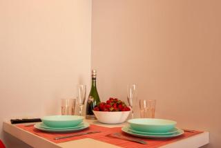Red cosy studio in Athens center - Atene - 1