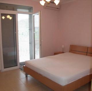Captivating and Spacious 2-Bed House in Vranovici - Drakulovići - 2