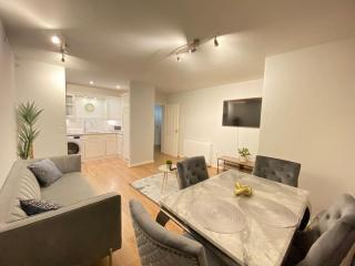 Spacious 2 bed flat ideal for long stays - Purfleet - 0