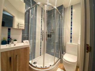 Spacious 2 bed flat ideal for long stays - Purfleet - 9