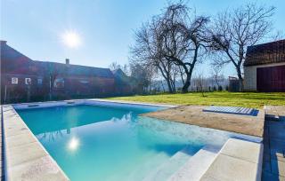 Stunning Home In Ivanska - 8
