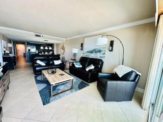 Resort living Beachfront Suite - 7