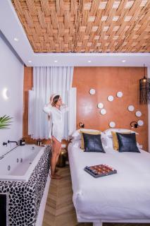 KYMA & HELIOS Deluxe Suites with Hot Tub at AmazeU Suites Naxos - Naxos Chora - 3