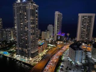 BeachWalk Studio B Apmt 2 Beds, amazing view - Hallandale Beach - 0
