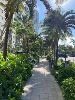 BeachWalk Studio B Apmt 2 Beds, amazing view - Hallandale Beach - 9