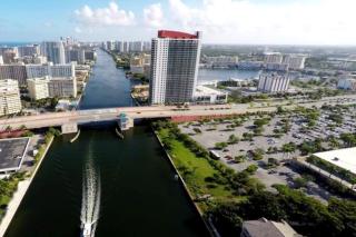 BeachWalk Studio B Apmt 2 Beds, amazing view - Hallandale Beach - 3