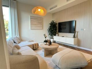 Oraya - Brand New Luxurious 3BR plus 2M Villa in Maple 2 - 9