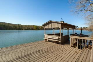 Misty Lake Hot Tub w Lake Access - 3