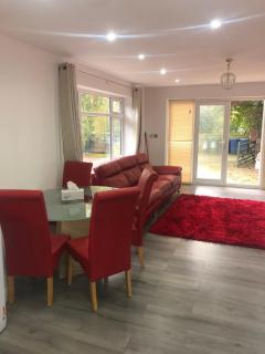 Nicely furnished 2 Bedroom Property Independent with Pakring - High Wycombe - 1