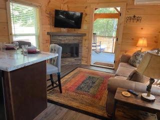 Baby Bear Tiny Cabin - Sevierville - 3