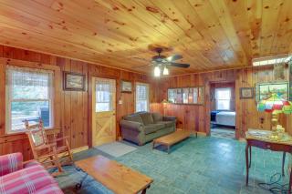 Dog-Friendly Burnsville Home with Patio and Trails! - Busick - 5