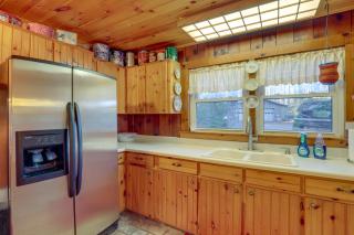 Dog-Friendly Burnsville Home with Patio and Trails! - Busick - 2
