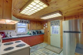 Dog-Friendly Burnsville Cabin Rental Near Hiking! - 2