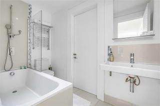 Earls Court Spacious Apartment - 2
