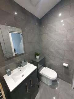 Lovely double room with en-suite bathroom - The Hyde - 3