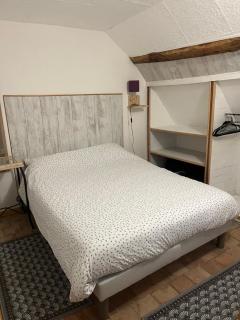 Stunning 2 bedroom townhouse in pretty village - 2