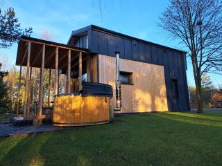 Domki przy jeziorze z prywatną plażą w Borach Tucholskich Pensjonat Alicja wczasy z dziećmi nowe luksusowe domki na skraju jeziora i lasu - 8