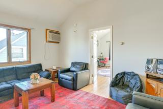 Cozy Levittown Apartment: Full Kitchen + Smart TV! - 5