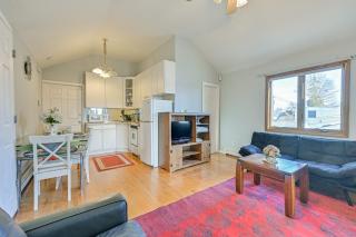 Cozy Levittown Apartment: Full Kitchen + Smart TV! - 4