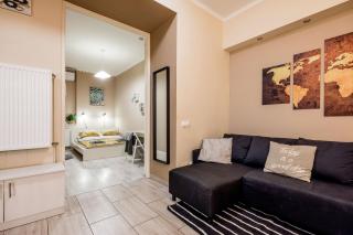 RoomBack Rooms - 2BR Apt with AC near Deak ter - 4