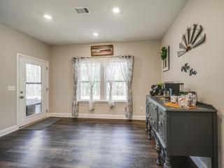 Spacious Columbus Getaway with Patio - Pets Welcome! - Columbus - 1