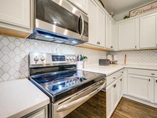 Spacious Columbus Getaway with Patio - Pets Welcome! - Columbus - 3