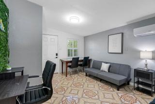 Quiet Waterfront Tiny Home Private Get Away - Tampa - 3