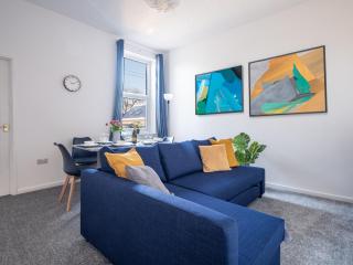 HUGE 3Bed Home, FREE PARKING & WIFI Nr Tynemouth - North Shields - 0