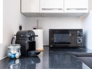 HUGE 3Bed Home, FREE PARKING & WIFI Nr Tynemouth - North Shields - 2
