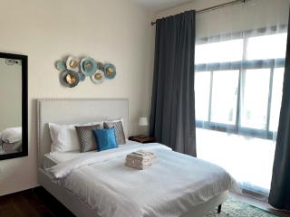 Elite LUX Holiday Homes - Two Bedroom Apartment Direct Metro Access in Al Furjan, Dubai - Dubai - 3