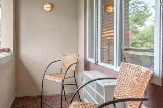 Town Plaza 427 - 7