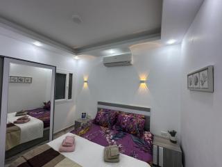 2 Bed Flat - Sleeps 6 - Pool - Parking - Wifi - 2