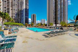 Waikiki Banyan 613 - 9