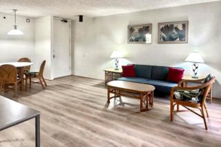 Waikiki Banyan 613 - 6