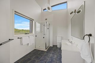 Beach Escape Penthouse 2 Bdr Apartment - Sandy Point - 5
