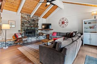 Trailblazer Chalet at Olympic Valley with Private Hot Tub and Ski Shuttle - Alpine Meadows - 6