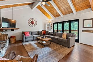 Trailblazer Chalet at Olympic Valley with Private Hot Tub and Ski Shuttle - Alpine Meadows - 4
