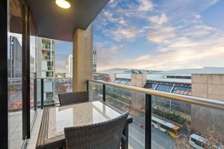 New Heights on North Terrace - 2BR CBD Views Pool - Adelaide - 9