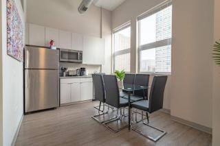 McCormick 2br/2ba Oasis with optional Parking, Patio, Gym for up to 6 guests - Chicago - 9
