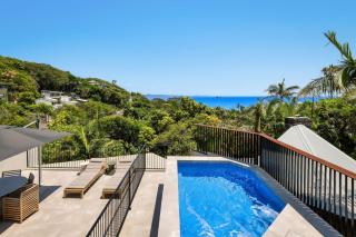 Moonrise - 4 BR designer home above Wategos Beach - 0