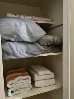 Sunny beach retreat with private bath, room and yard-3miles from Beach - 1