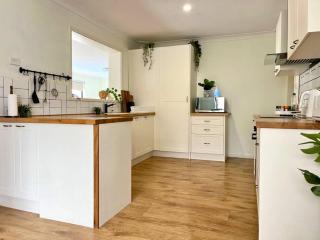 Blue Horizon House with Private Pool. Pet Friendly - Nowra - 4