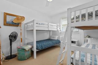 The Waterfront House - Pet Friendly - Absolute Waterfront - Erowal Bay - 3