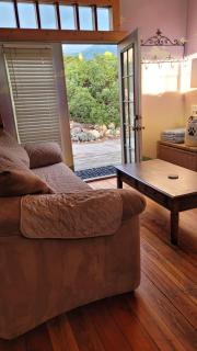 Angel cottage with a sauna or The Cozy with a jacuzzi tub, both are studios with a view of Mount Shasta - Mount Shasta - 9