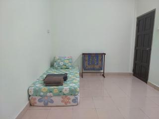 Azzalia Homestay Karak Bentong with 4 Rooms 3 Aircond NJOI - Karak - 1