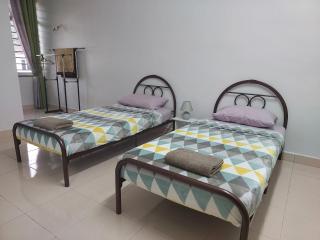 Azzalia Homestay Karak Bentong with 4 Rooms 3 Aircond NJOI - Karak - 2
